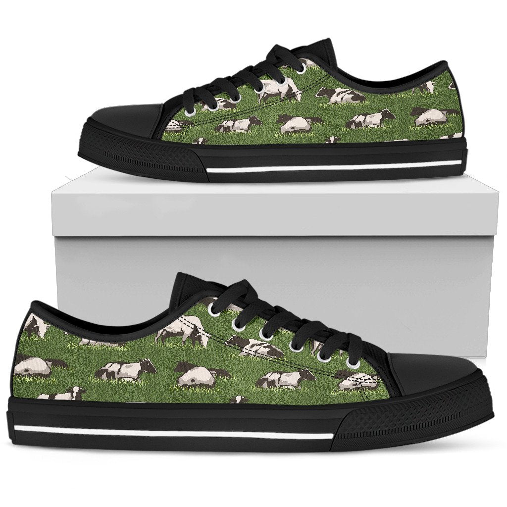 Cow on Grass Print Pattern Women Low Top Shoes