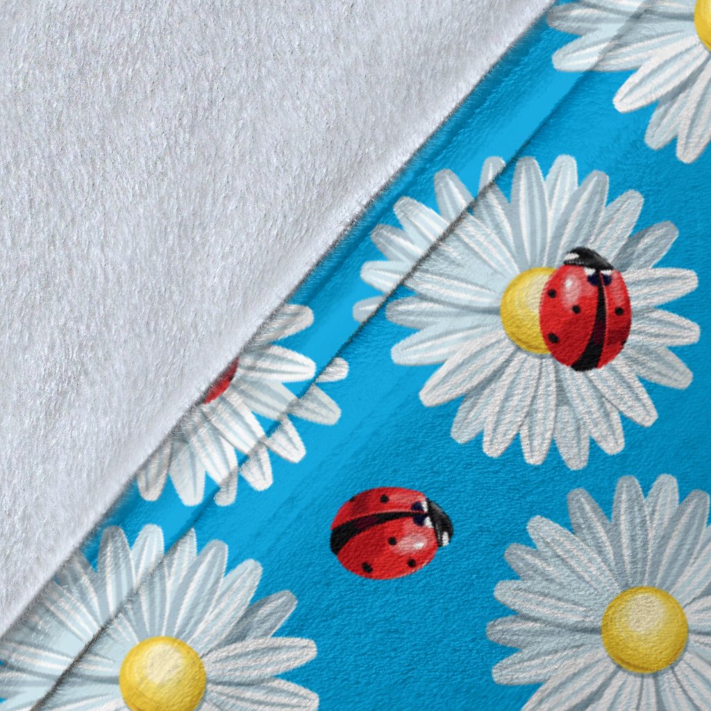 Ladybug With Daisy Themed Print Pattern Fleece Blanket