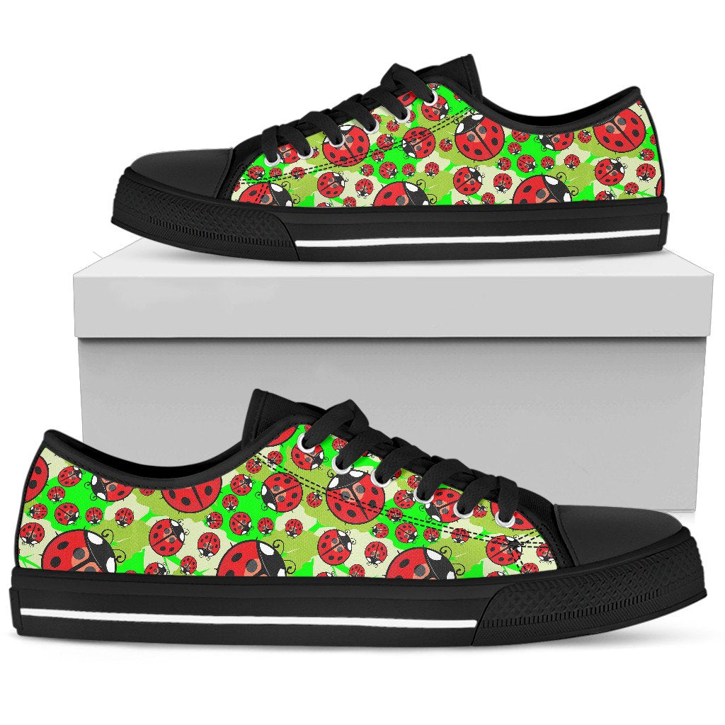 Ladybug with Leaf Print Pattern Women Low Top Shoes