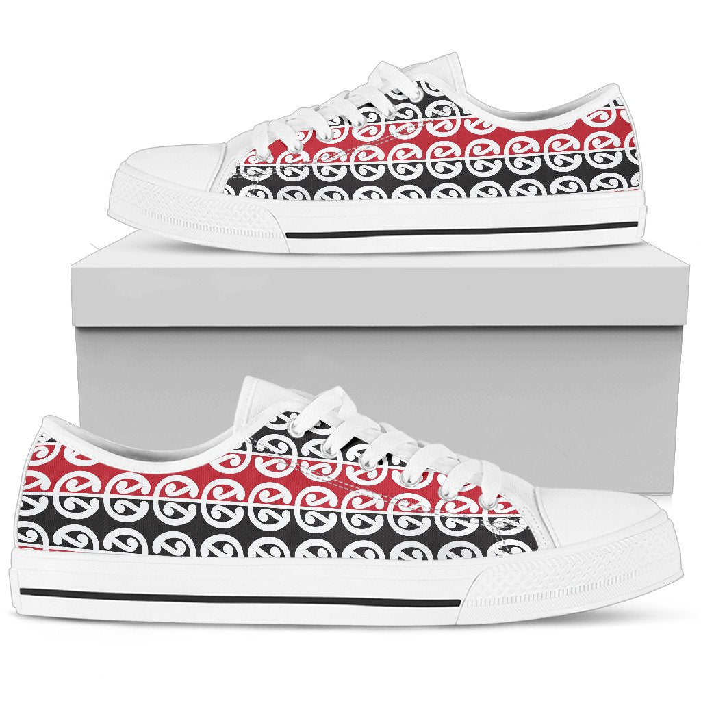 Maori Classic Themed Design Print Women Low Top Shoes