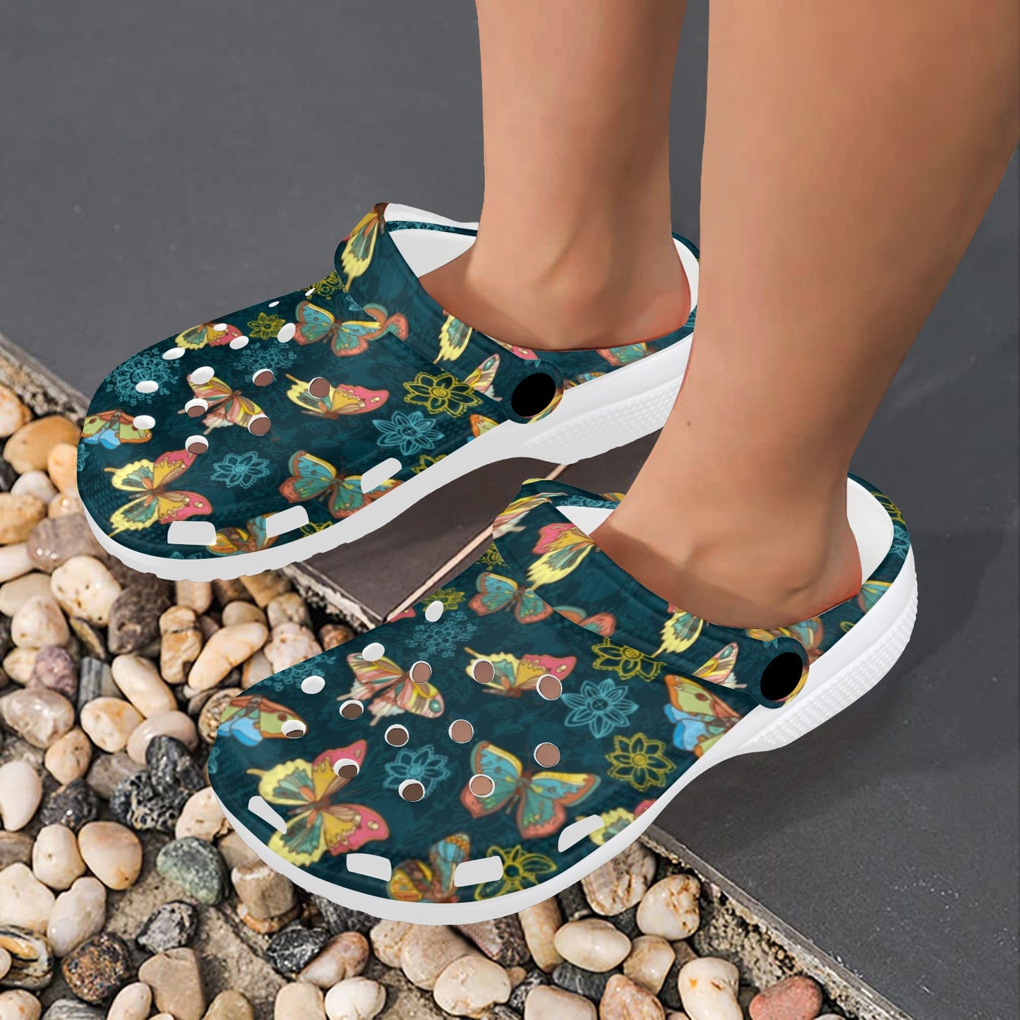Butterfly Hand Draw Print Pattern Unisex Clogs Shoes