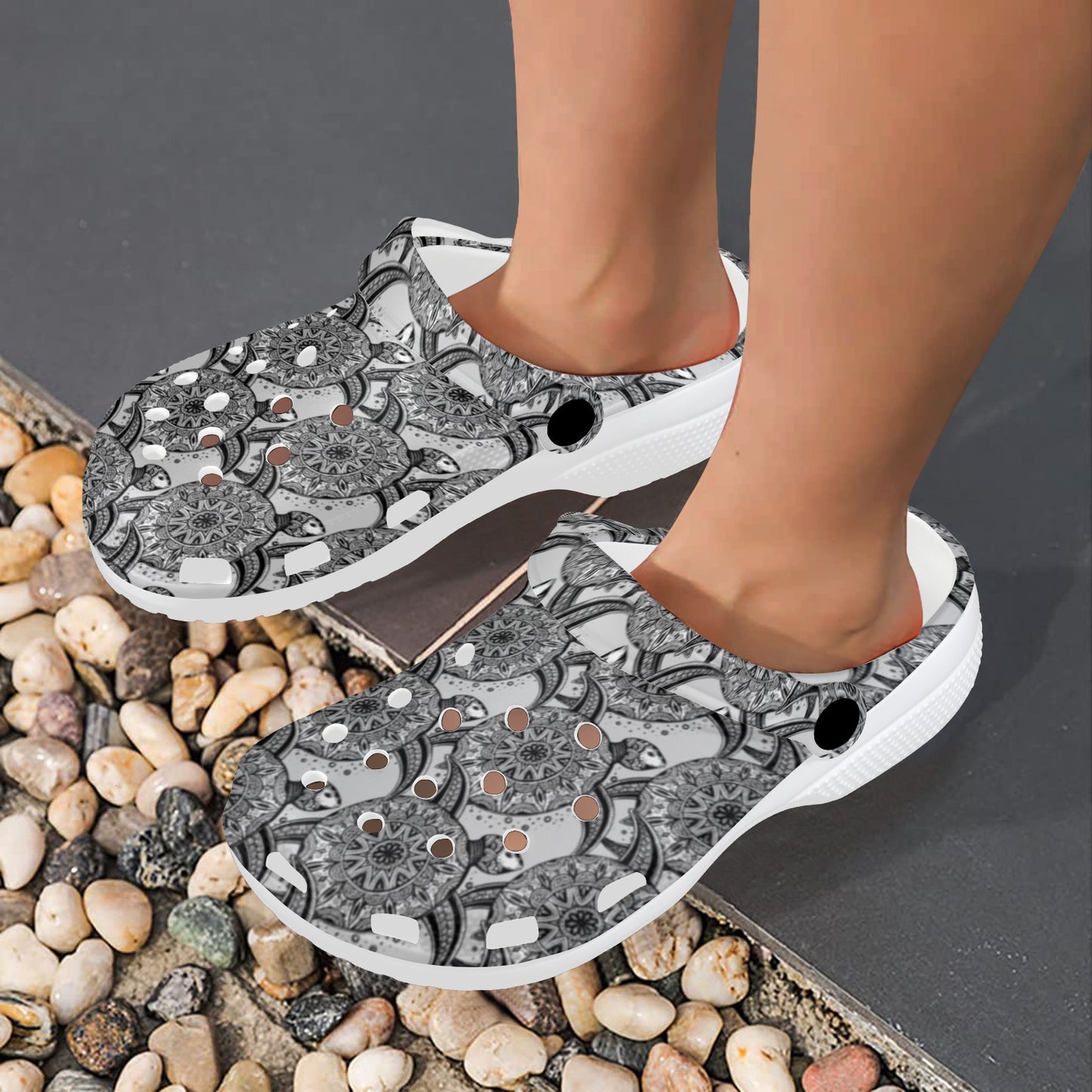 Tribal Turtle Polynesian Themed Print Unisex Clogs Shoes