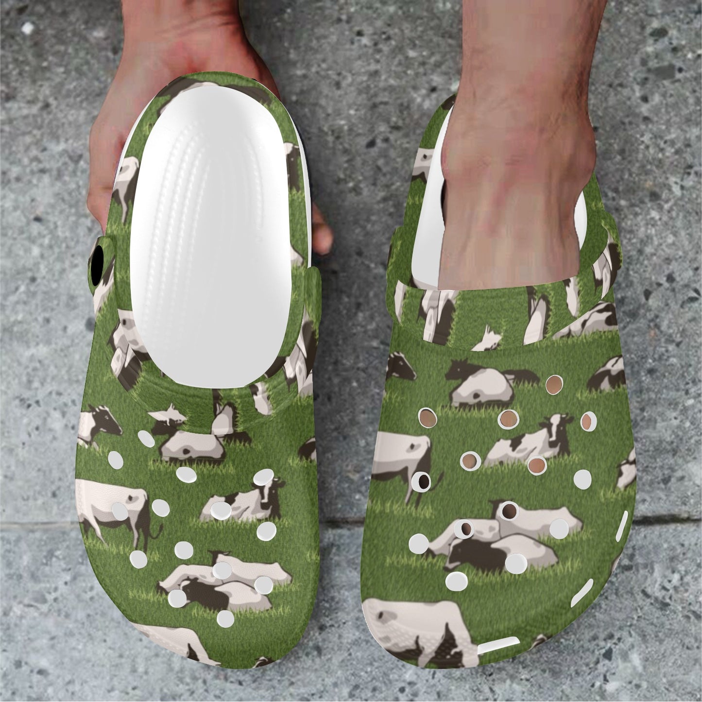 Cow on Grass Print Pattern Unisex Clogs Shoes