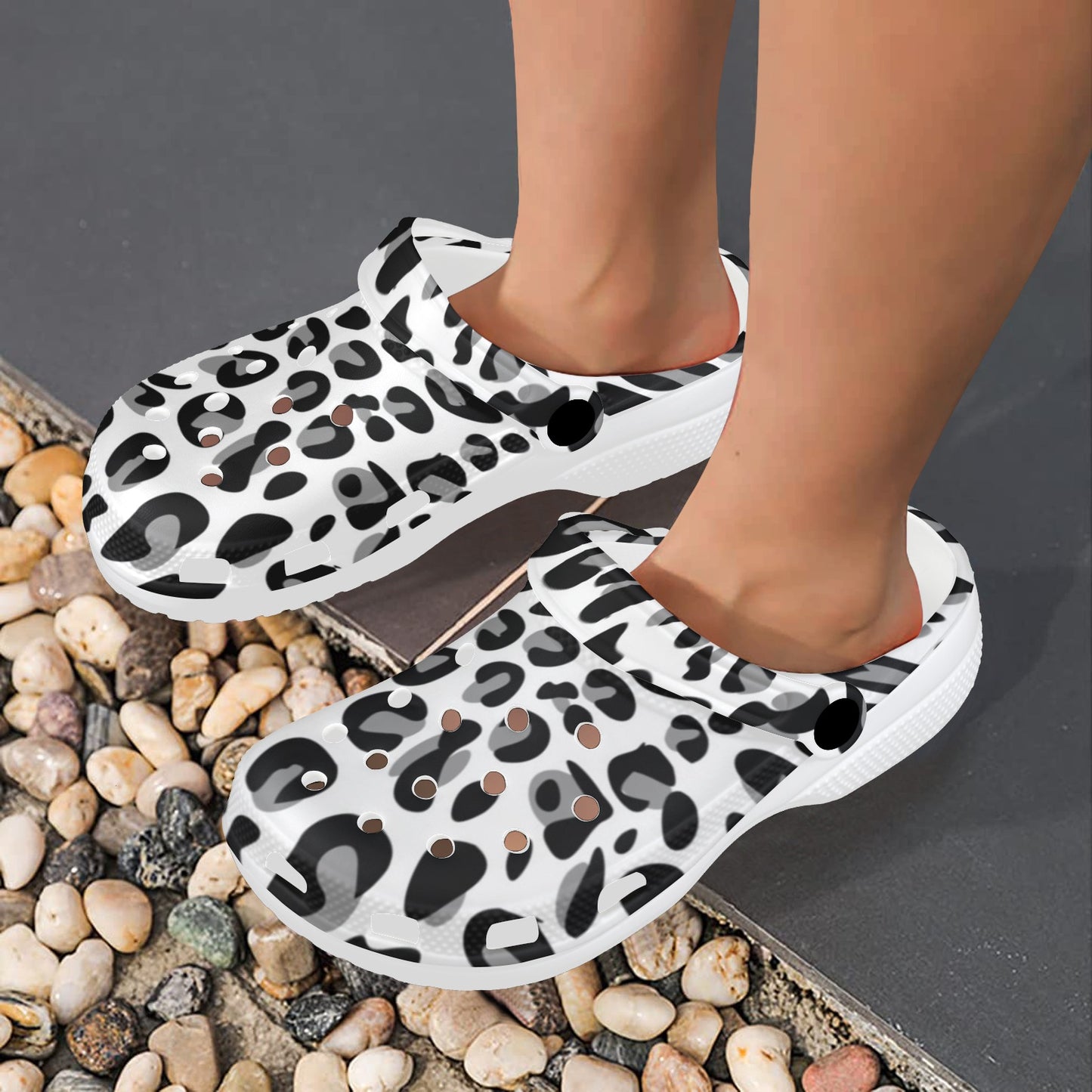 Snow Leopard Skin Print Unisex Clogs Shoes
