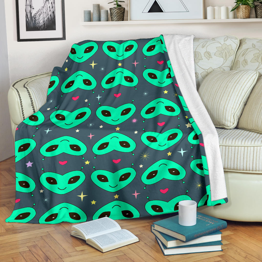 Alien Head Heart Pattern Print Design 03 Premium Blanket