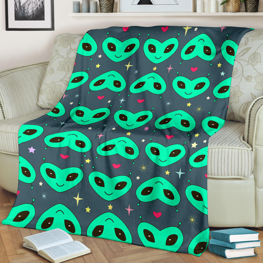 Alien Head Heart Pattern Print Design 03 Premium Blanket