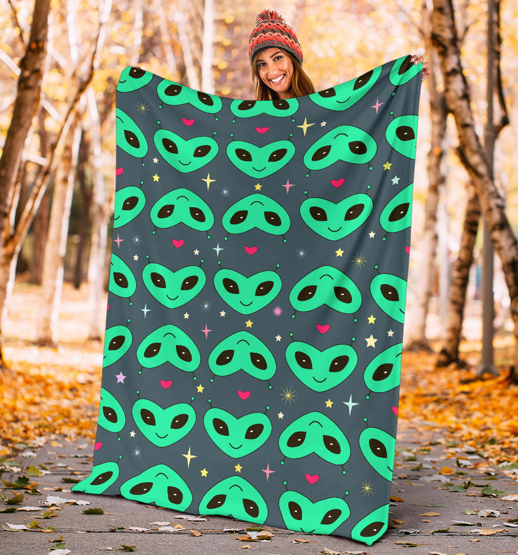 Alien Head Heart Pattern Print Design 03 Premium Blanket