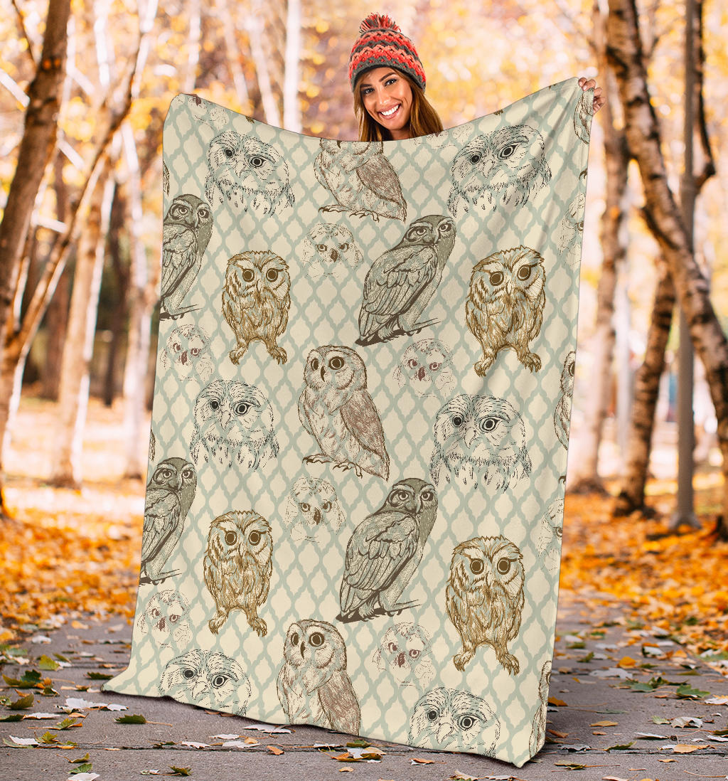 Owl Pattern Print Design A03 Premium Blanket