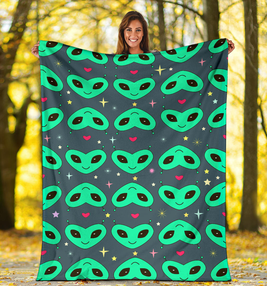 Alien Head Heart Pattern Print Design 03 Premium Blanket