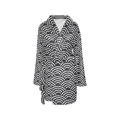 Scales Black White Pattern Print Design 03 Women's Fleece Robe