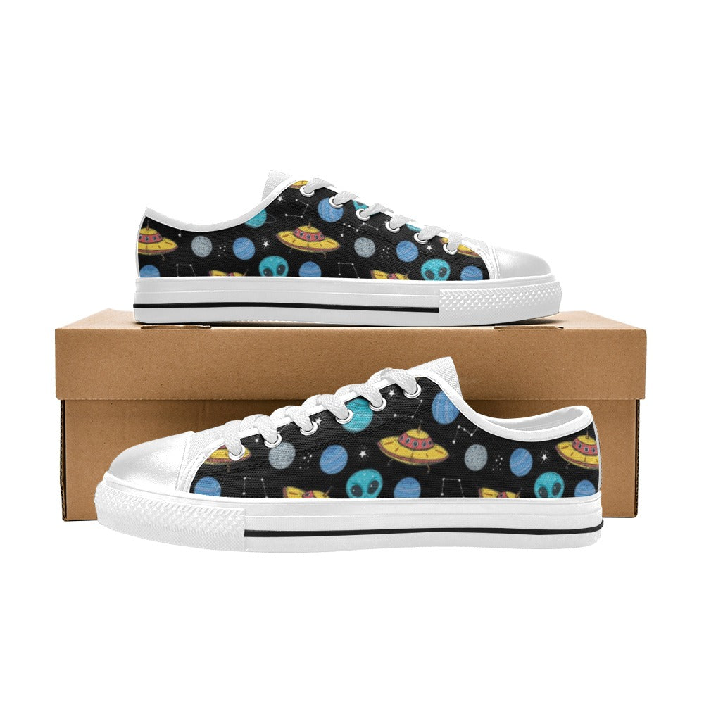 UFO Alien Print Design LKS306 Women's White Low Top Shoes