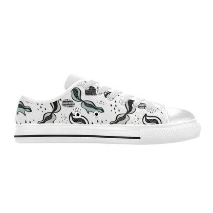 Skunk Print Design LKS303 Women's White Low Top Shoes