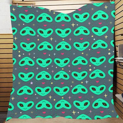 Alien Head Heart Pattern Print Design 03 Premium Quilt