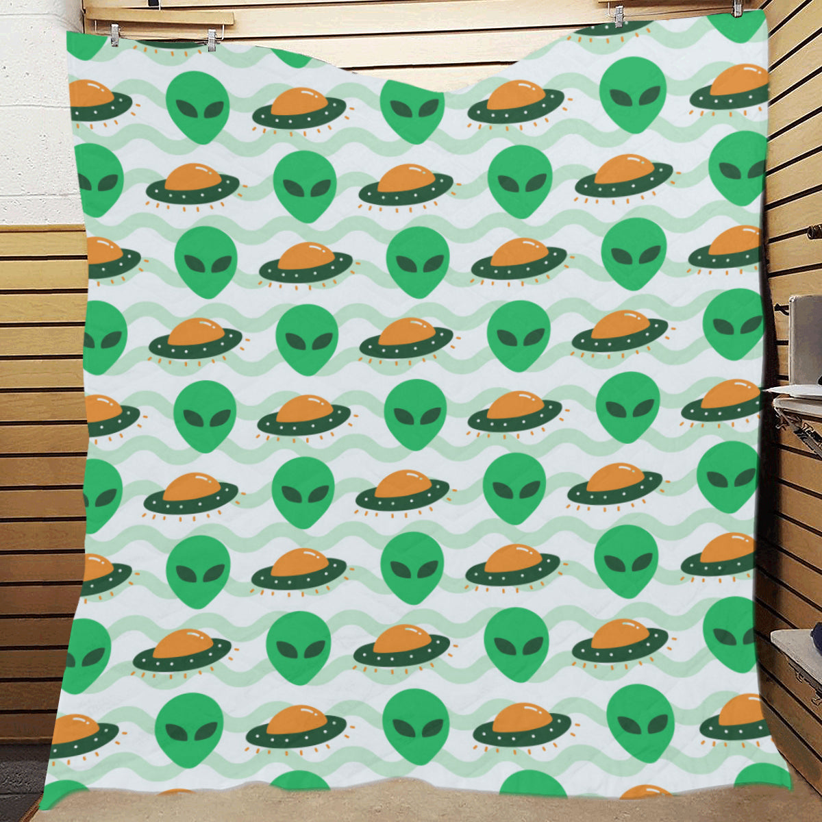 Alien UFO Pattern Print Design 04 Premium Quilt