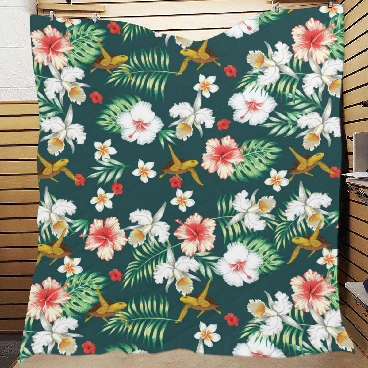 Hawaiian Flower Design with SeaTurtle Print Premium Quilt