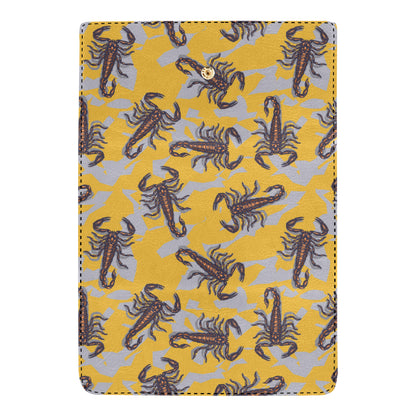 Scorpion Pattern Print Design 01 Women's Trifold Wallet