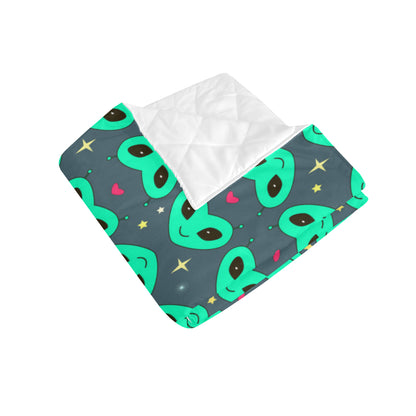 Alien Head Heart Pattern Print Design 03 Premium Quilt