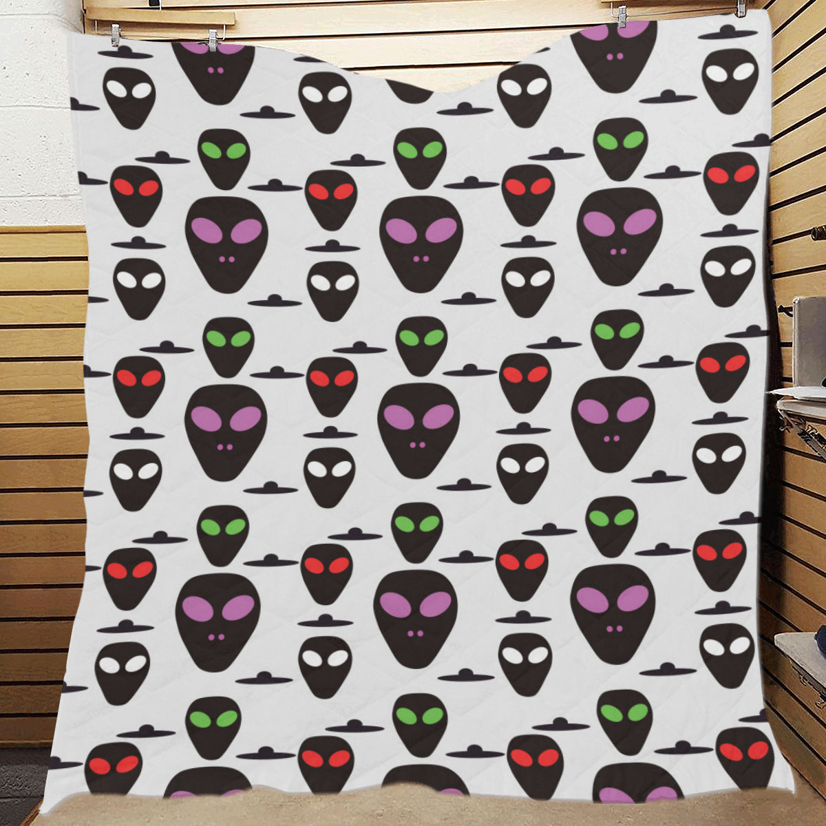 Alien Pattern Print Design 06 Premium Quilt