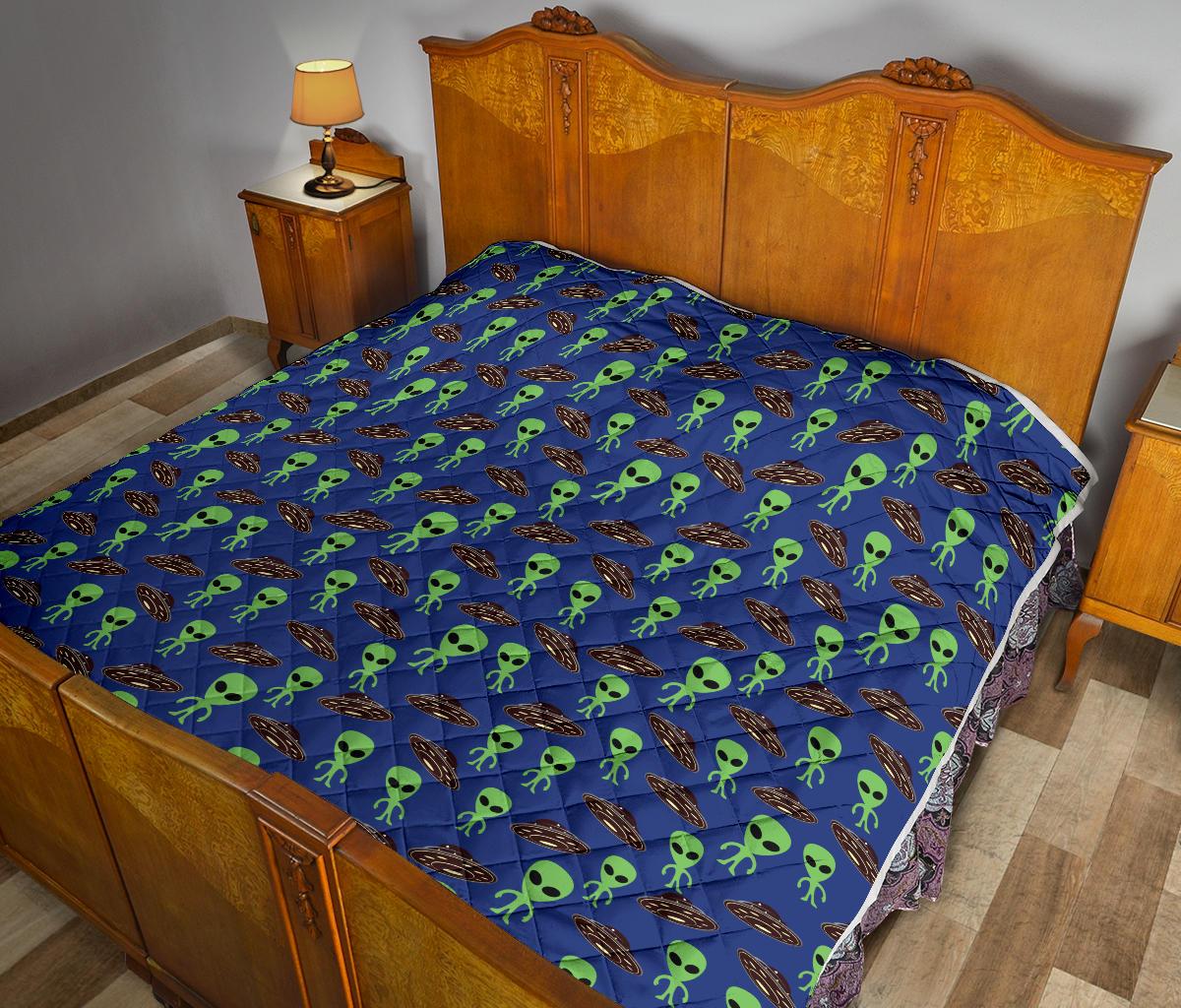 Alien Green UFO Pattern Premium Quilt-JTAMIGO.COM