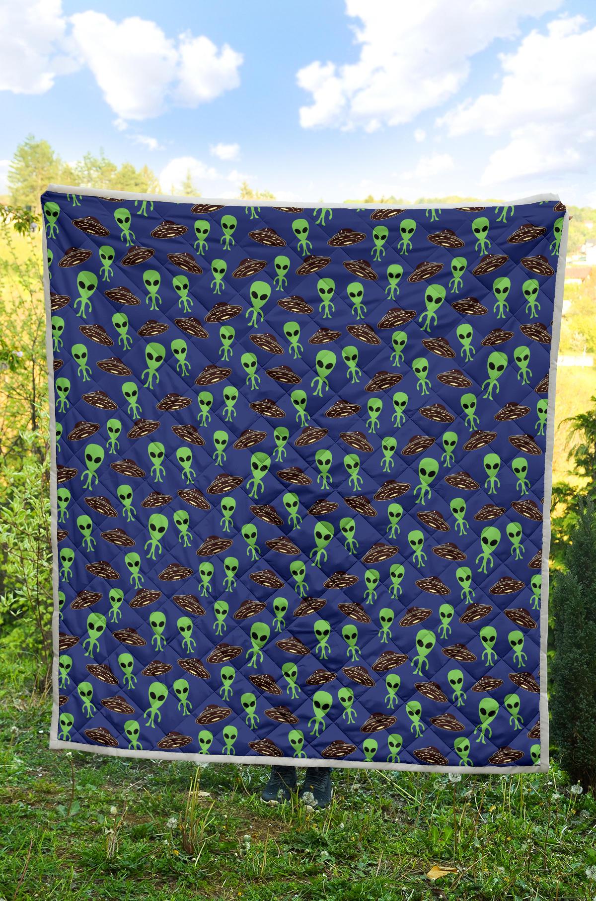 Alien Green UFO Pattern Premium Quilt-JTAMIGO.COM