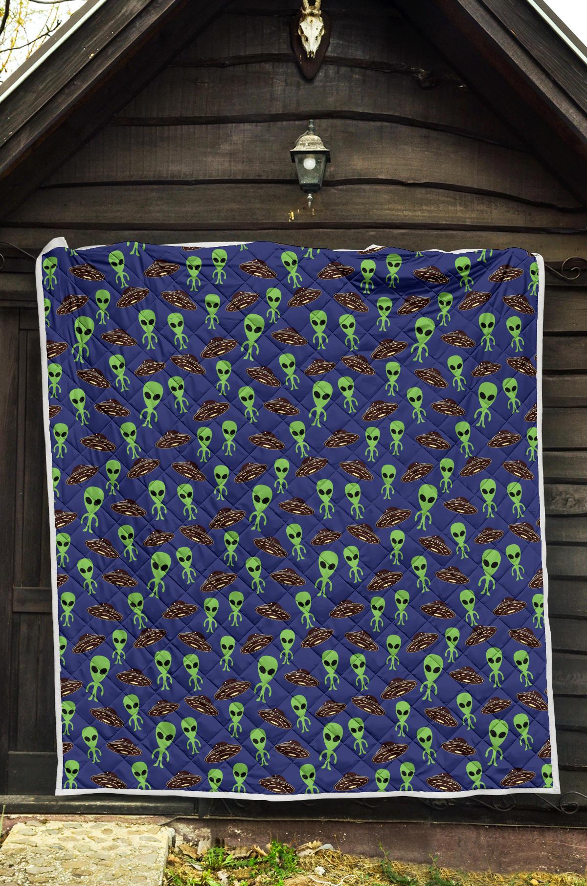 Alien Green UFO Pattern Premium Quilt-JTAMIGO.COM
