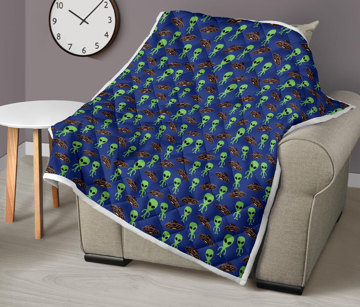 Alien Green UFO Pattern Premium Quilt-JTAMIGO.COM