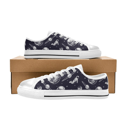 Space Astronaut Print Design LKS302 Women's White Low Top Shoes