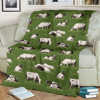 Cow On Grass Print Pattern Fleece Blanket