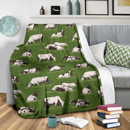 Cow On Grass Print Pattern Fleece Blanket