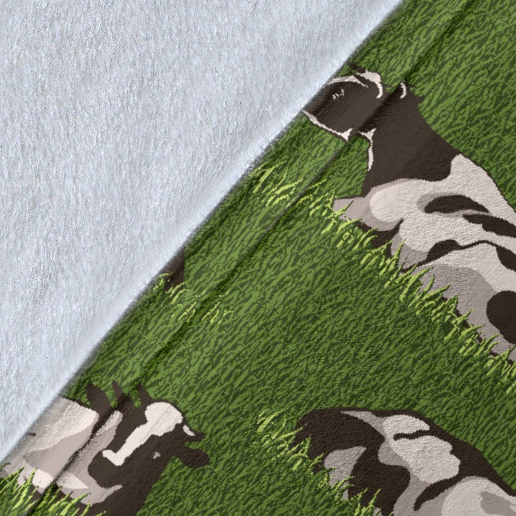 Cow On Grass Print Pattern Fleece Blanket