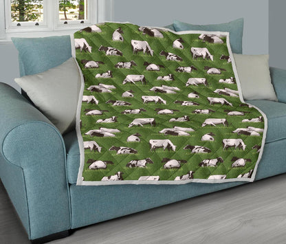 Cow on Grass Print Pattern Premium Quilt-JTAMIGO.COM