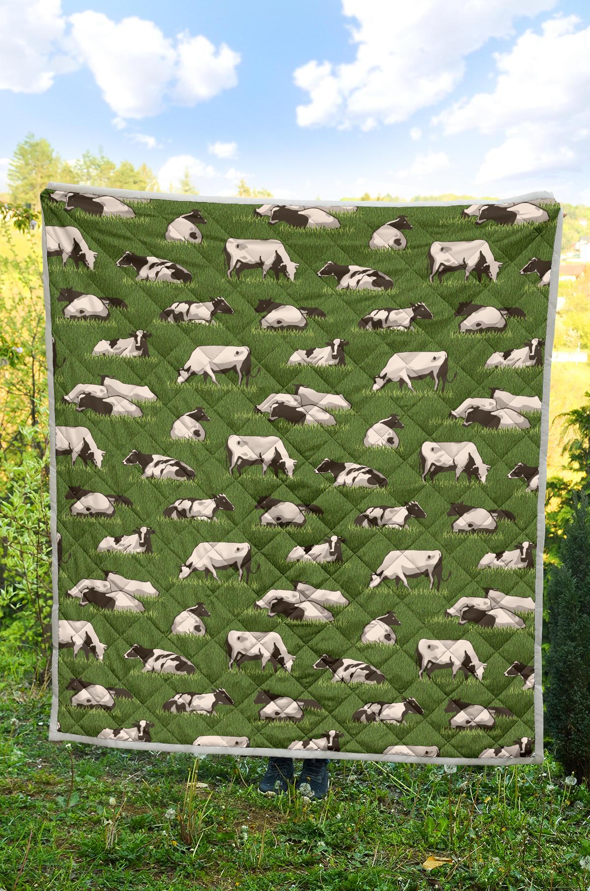 Cow on Grass Print Pattern Premium Quilt-JTAMIGO.COM