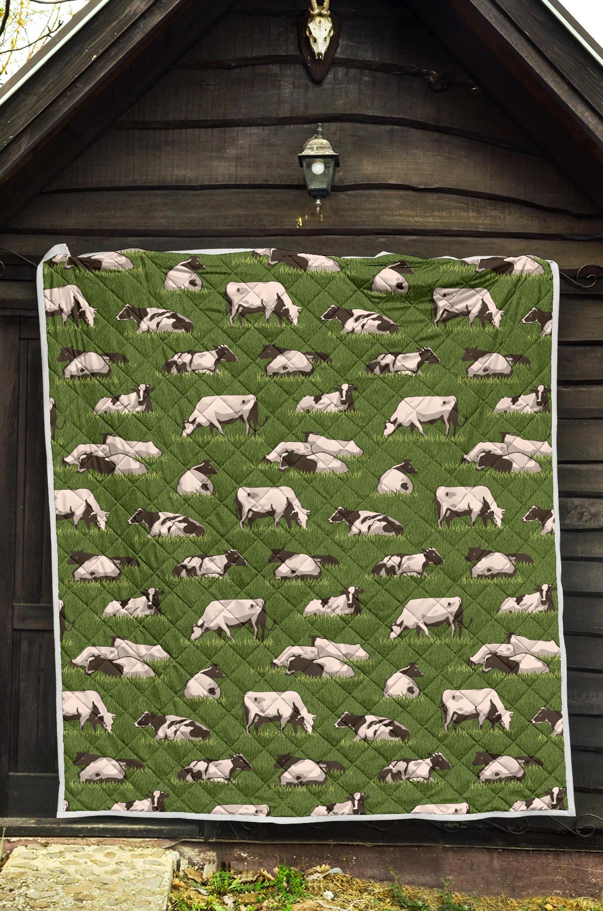 Cow on Grass Print Pattern Premium Quilt-JTAMIGO.COM