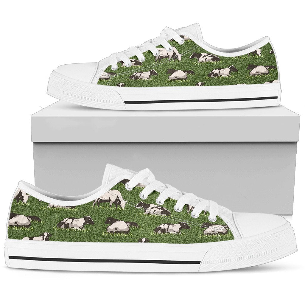 Cow on Grass Print Pattern Women Low Top Shoes