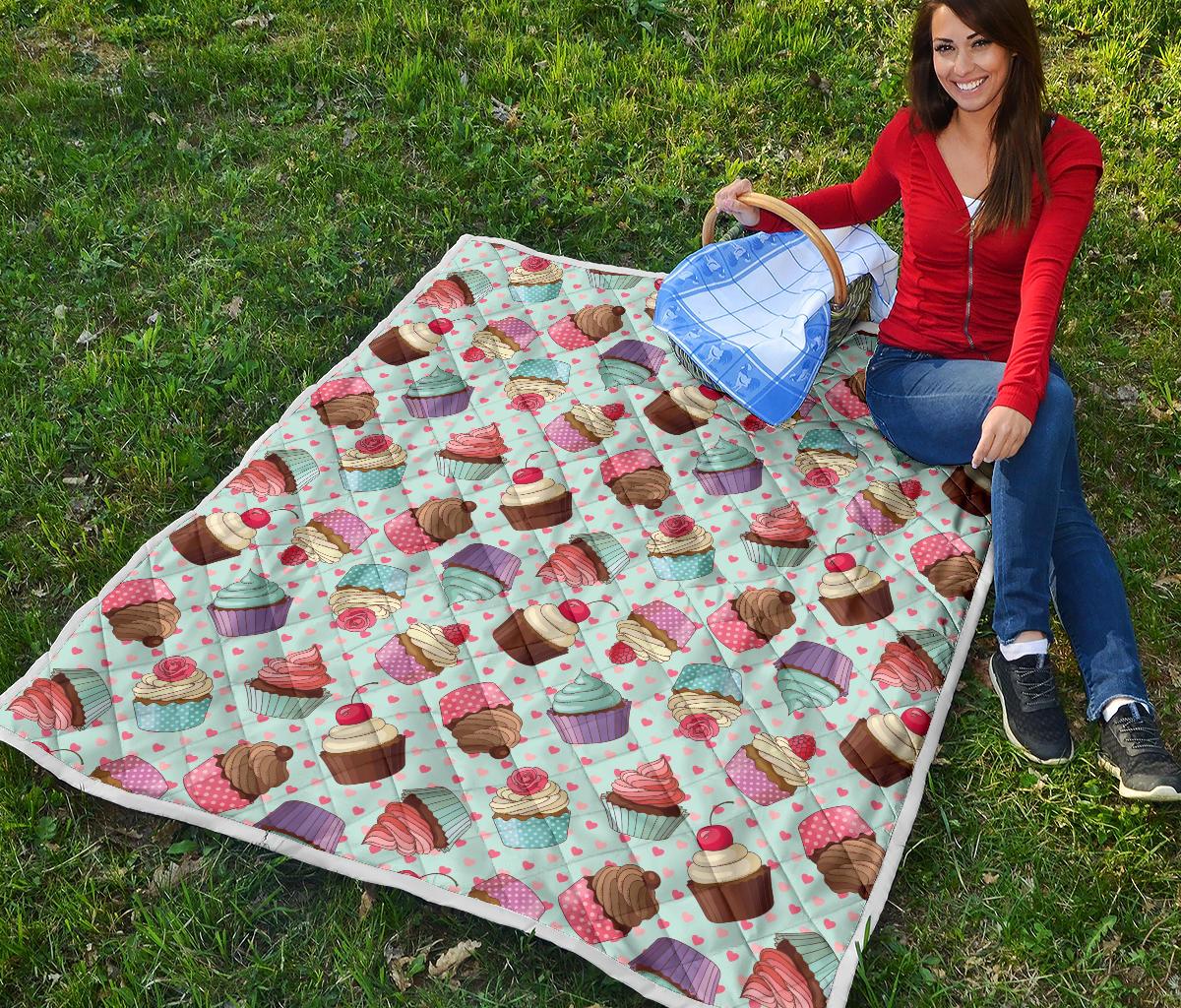 Cupcakes Fancy Heart Print Pattern Premium Quilt-JTAMIGO.COM
