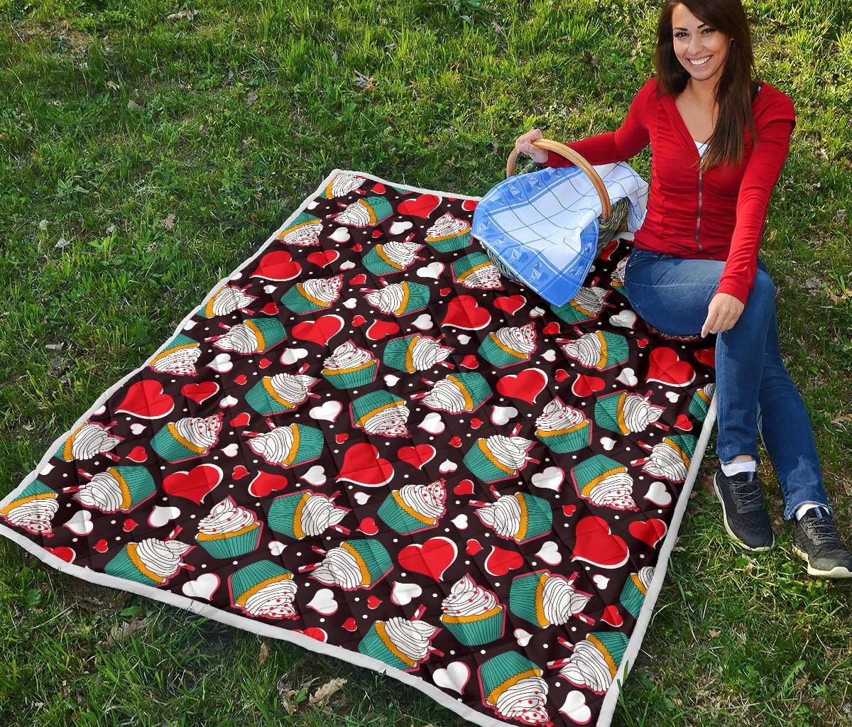 Cupcakes Heart Print Pattern Premium Quilt-JTAMIGO.COM