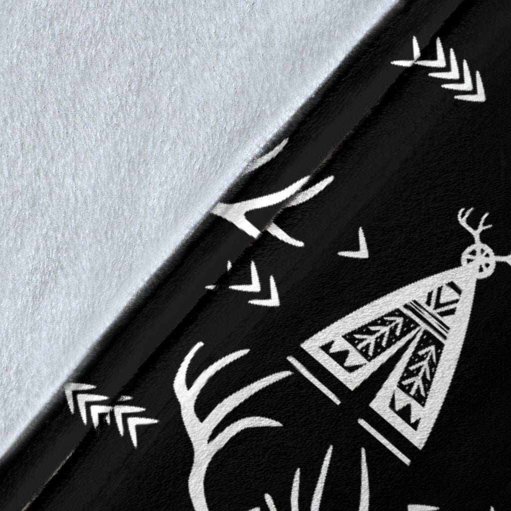 Deer Native Indian Print Pattern Fleece Blanket