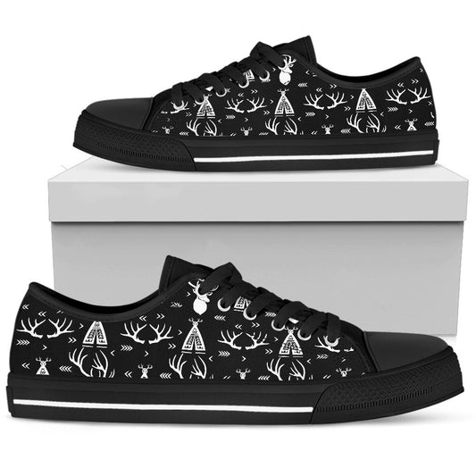Deer Native Indian Print Pattern Women Low Top Shoes