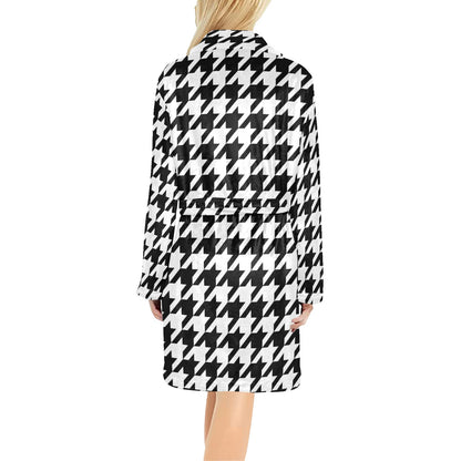 Houndstooth Black White Pattern Print Design 05 Women's Fleece Robe