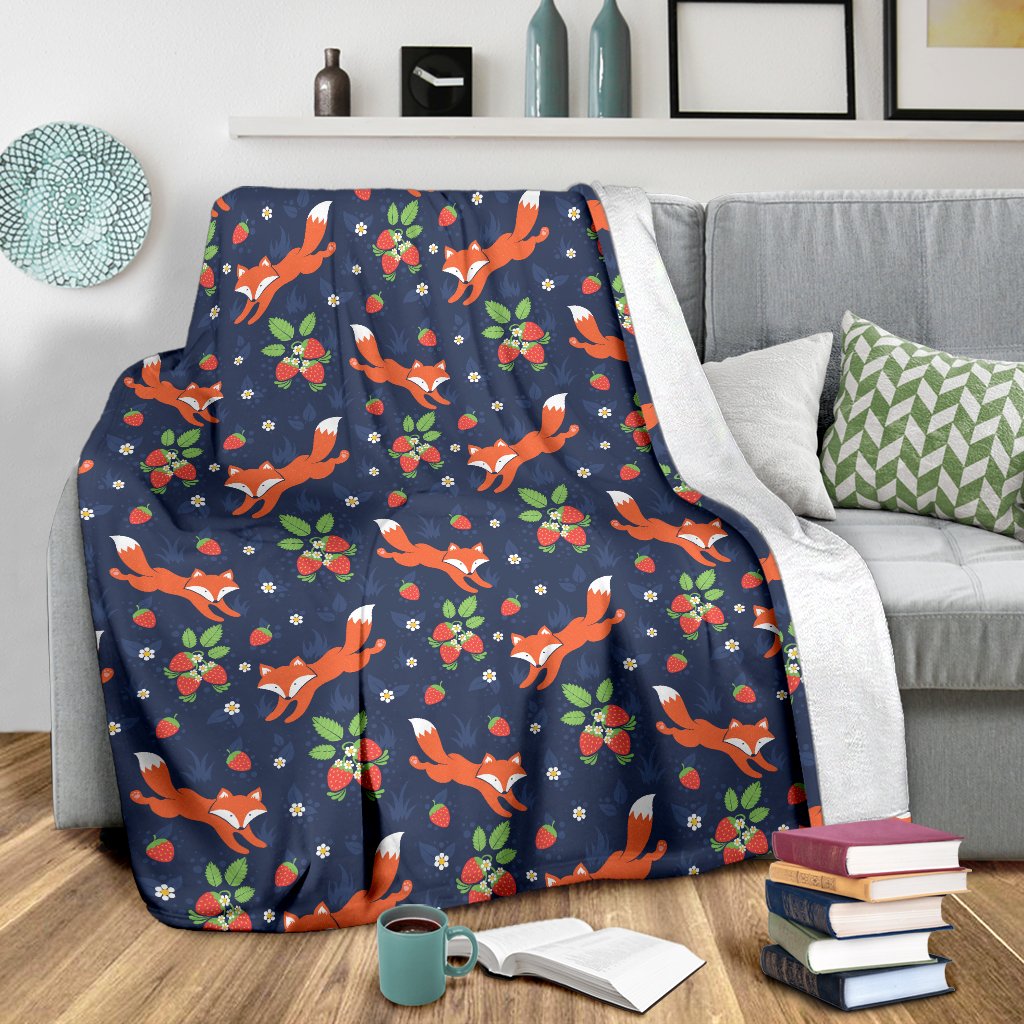 Fox Strawberry Print Pattern Fleece Blanket