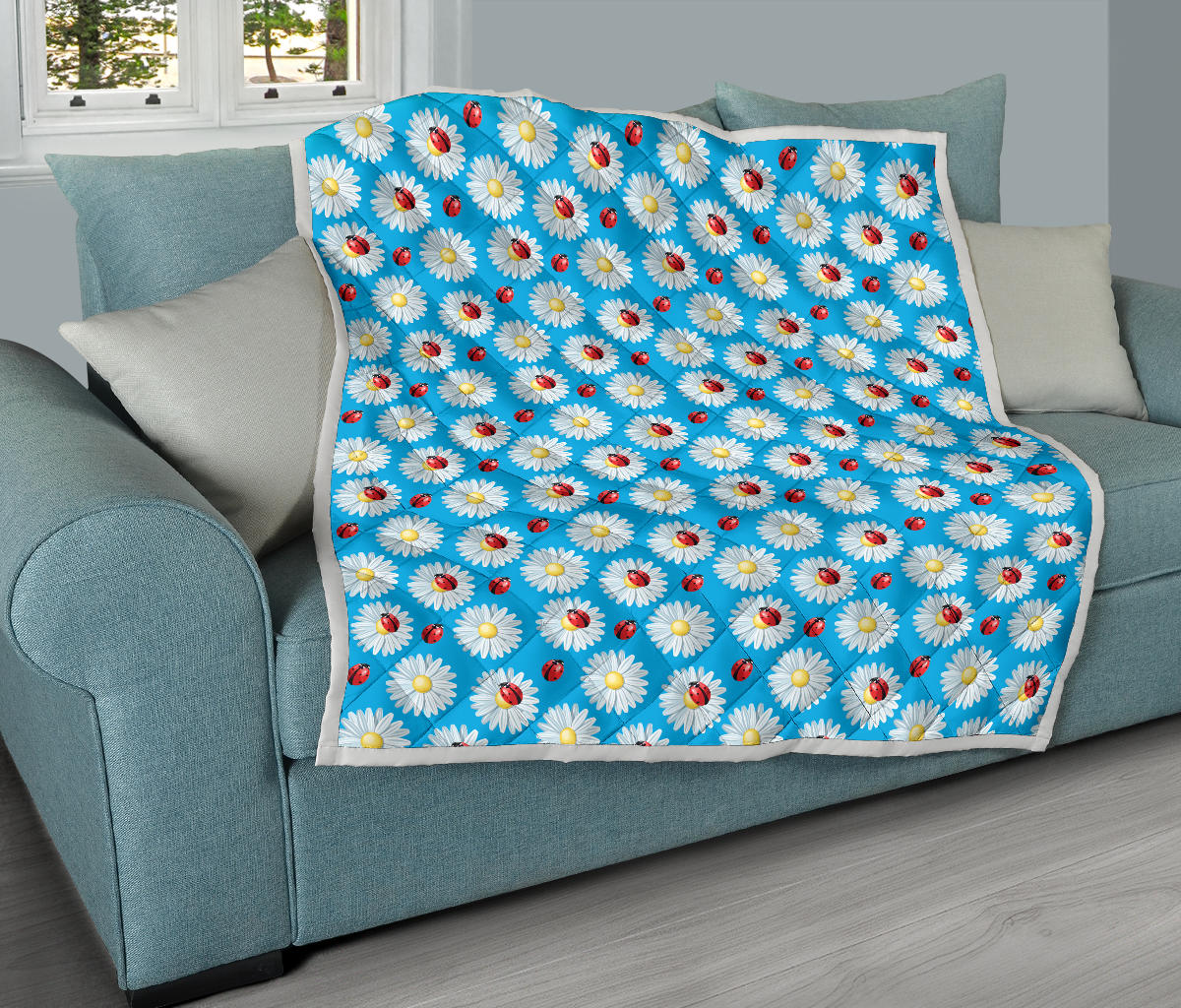 Ladybug with Daisy Themed Print Pattern Quilt Bedspread