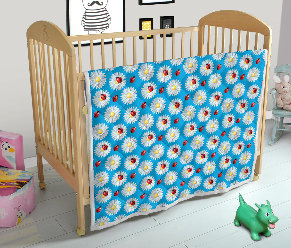 Ladybug with Daisy Themed Print Pattern Quilt Bedspread