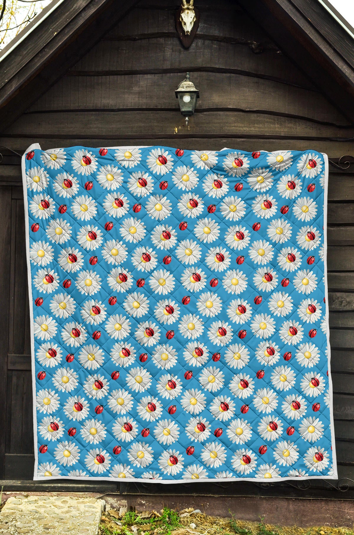 Ladybug with Daisy Themed Print Pattern Quilt Bedspread
