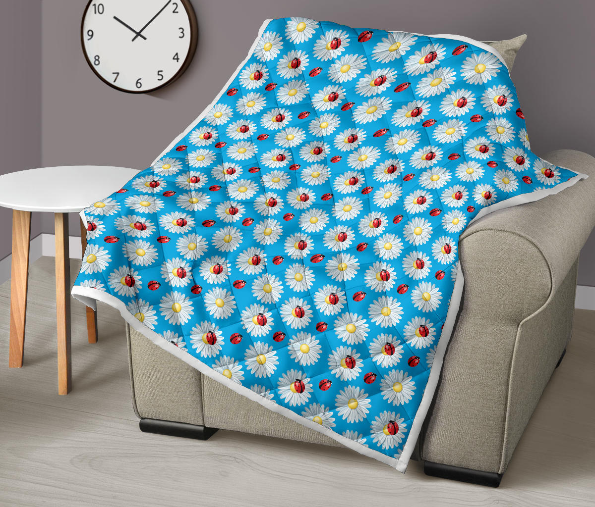 Ladybug with Daisy Themed Print Pattern Quilt Bedspread