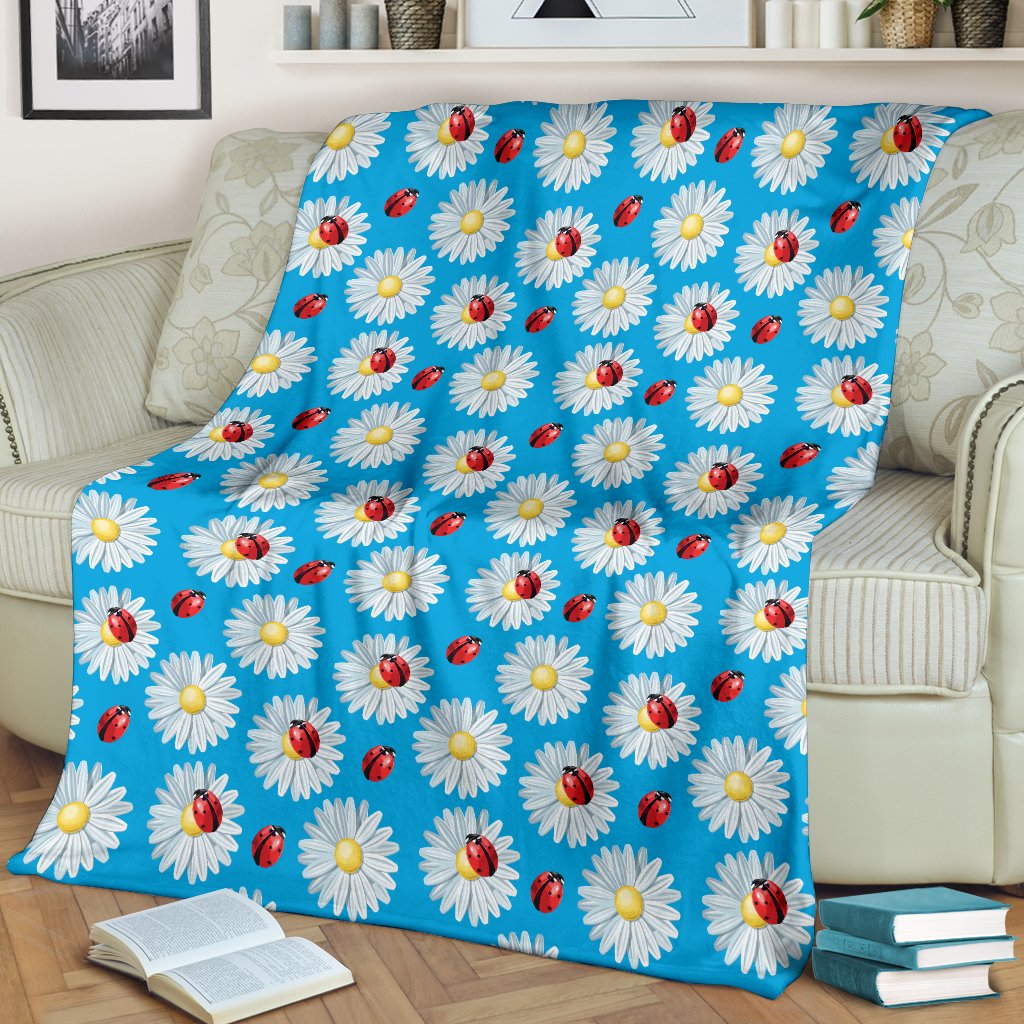 Ladybug With Daisy Themed Print Pattern Fleece Blanket