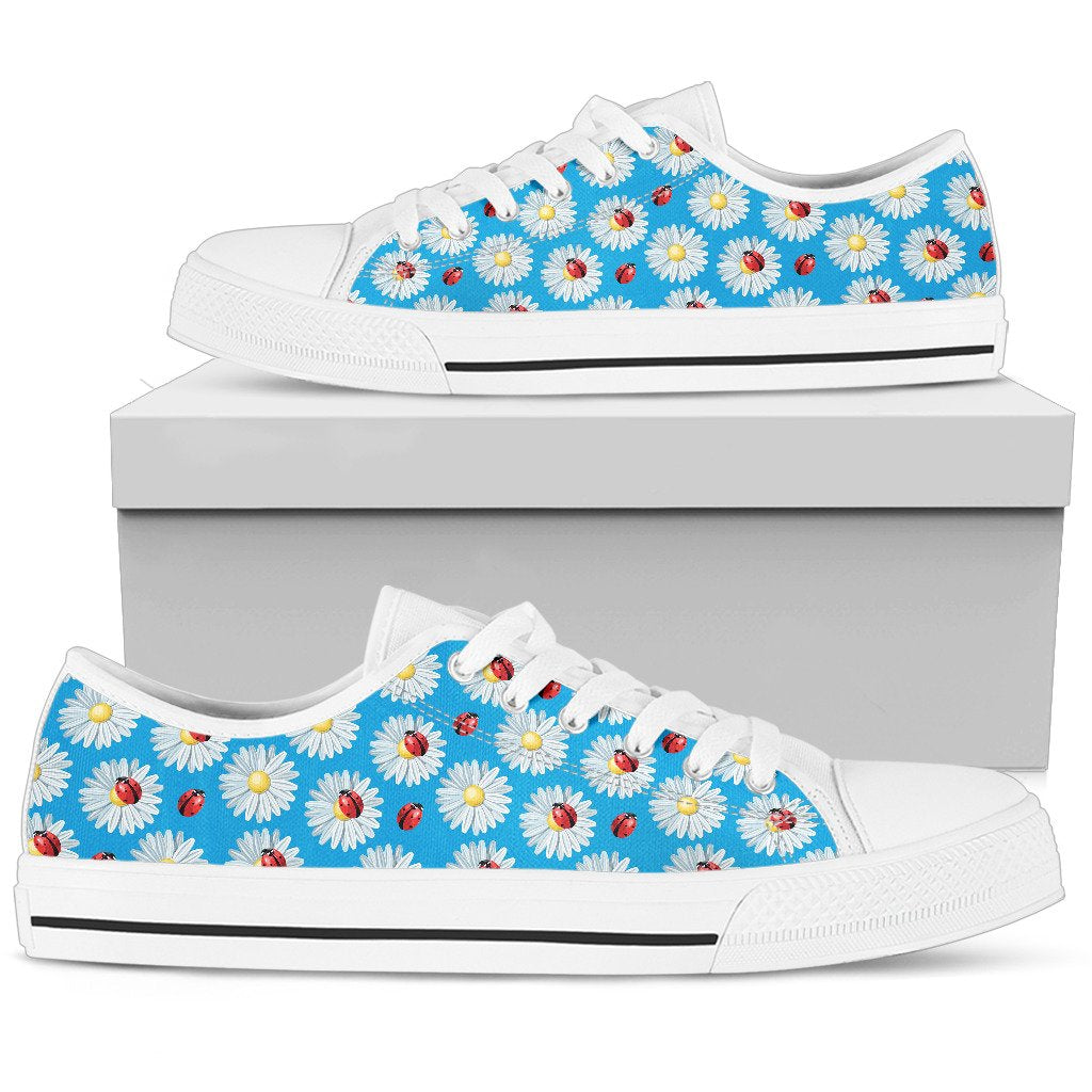 Ladybug with Daisy Themed Print Pattern Women Low Top Shoes