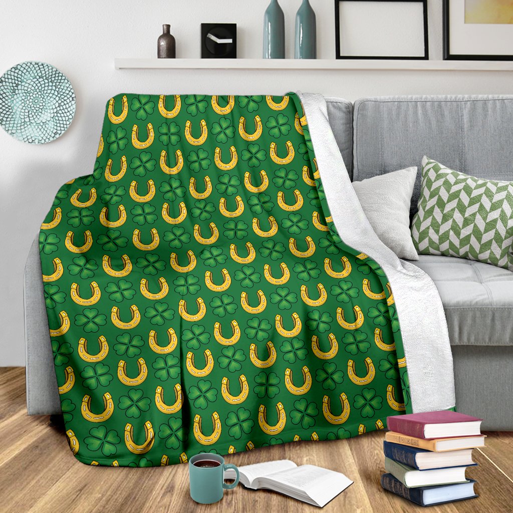 Shamrock Horseshoes Print Pattern Fleece Blanket