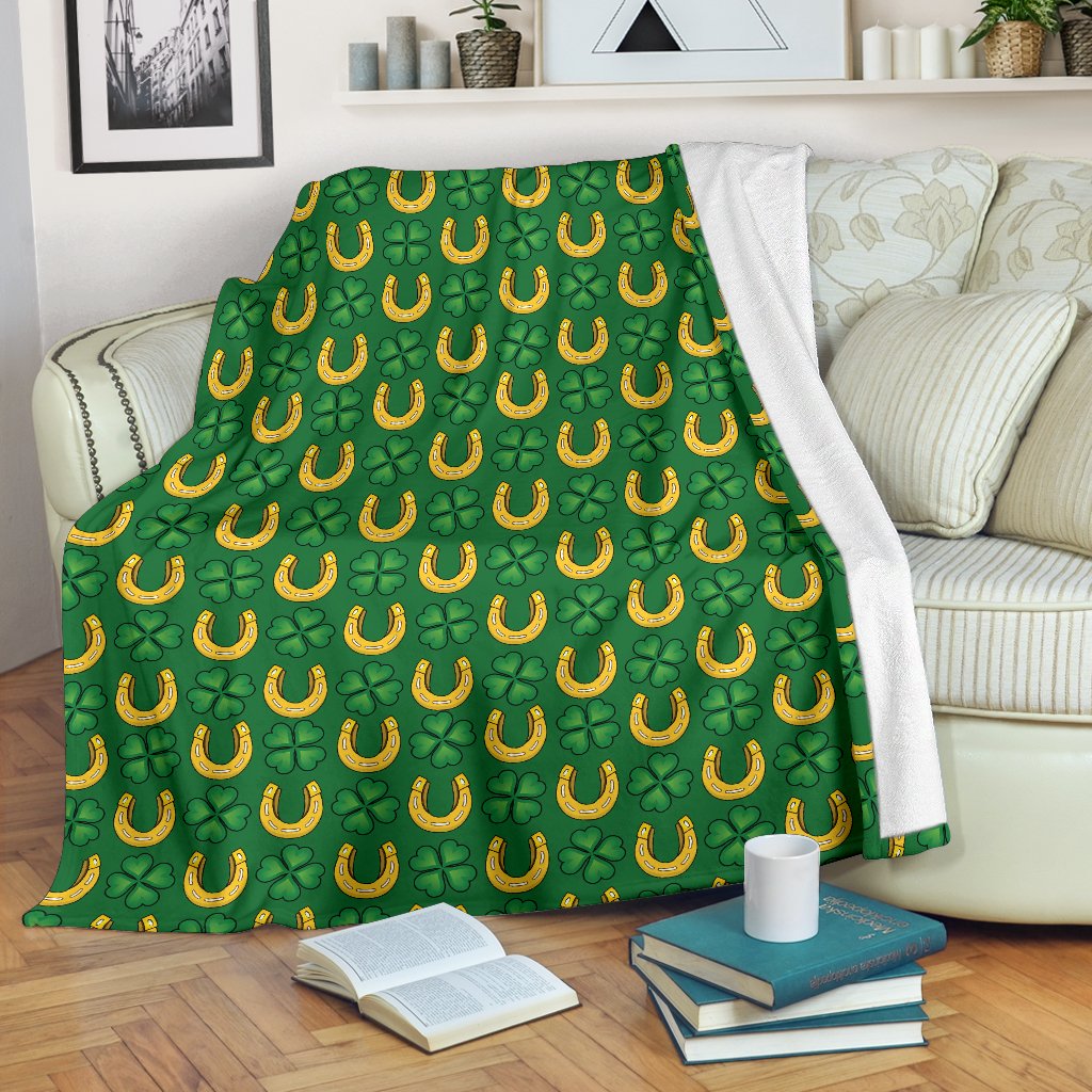 Shamrock Horseshoes Print Pattern Fleece Blanket