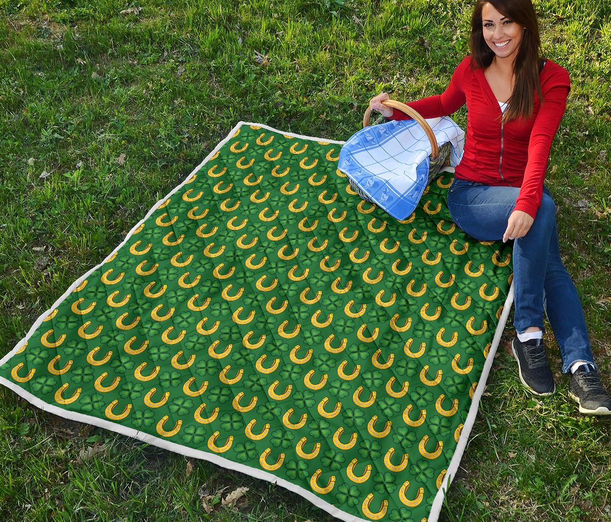 Shamrock Horseshoes Print Pattern Premium Quilt-JTAMIGO.COM