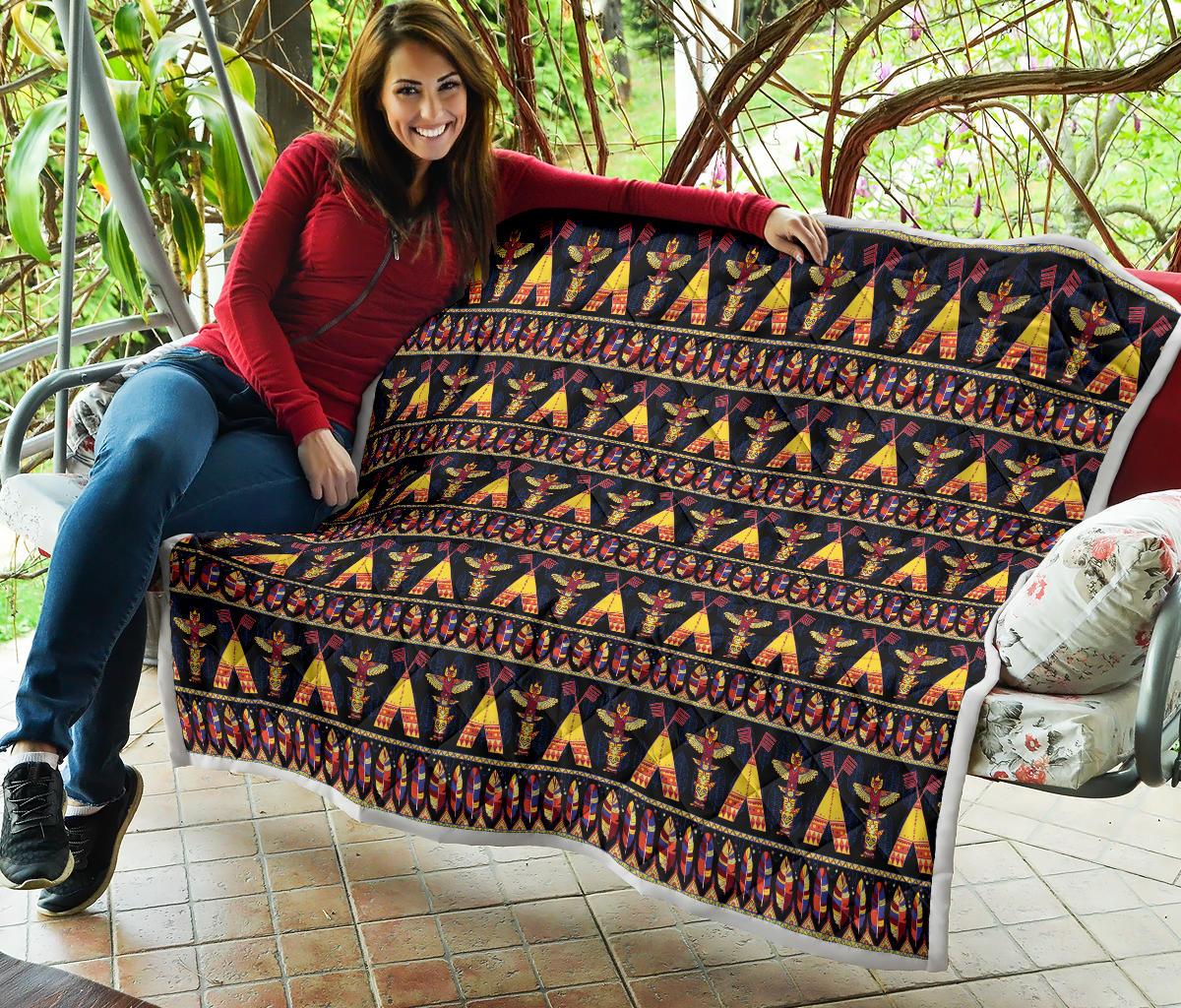 Totem Pole Design Premium Quilt-JTAMIGO.COM